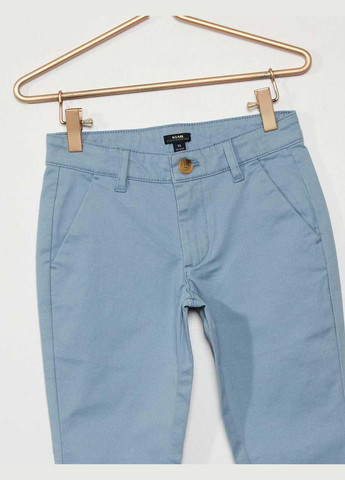 Светло-голубые брюки Kiabi