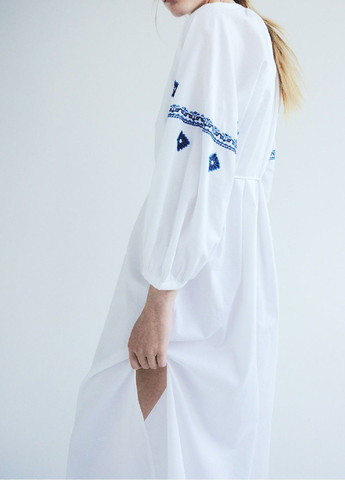 Белое кэжуал платье H&M с орнаментом