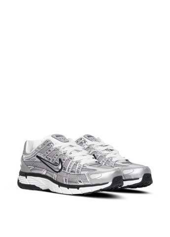 Серебряные всесезонные кроссовки Nike