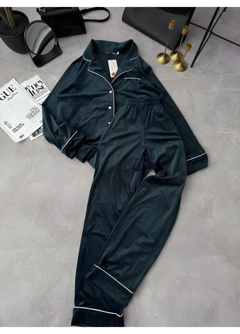 Зелена зимня жіноча брючна велюрова піжама з кантом: сорочка на гудзиках і прямі штани синя Україна