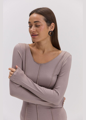 Кофейное длинное платье с длинными рукавами и декоративными швами черное Arjen