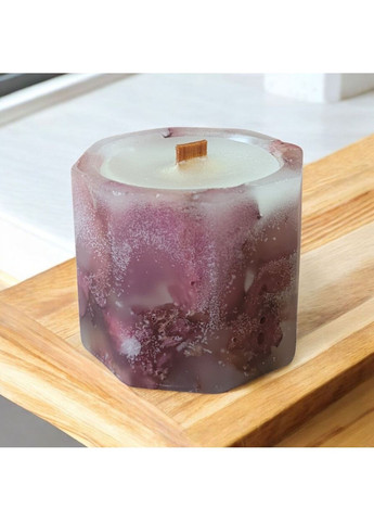 Свічка ручної роботи декоративна восьмикутна свічка з фіолетовими пелюстками троянди з дерев'яним гнотом 15 годин горіння Handmade Studio - AV (373037459)