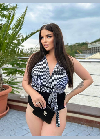 Черный летний стильный сплошной купальник с декольте и акцентом на талии. слитный Vakko