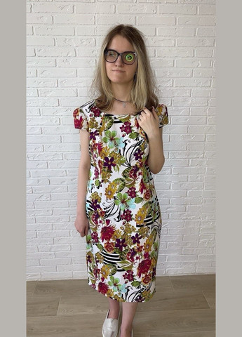 Білий повсякденний, кежуал біле бавовняне літнє жіноче плаття-футляр міді з квітковим принтом з фіалками сукня-футболка, футляр No Brand з квітковим принтом