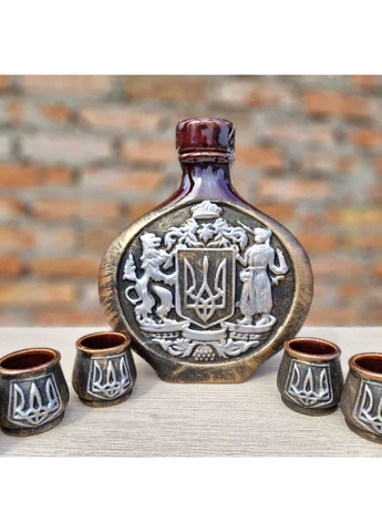 Набір для алкоголю, пляшка та рюмки 7 предметів Патріотичний 1.5 л No Brand (384294569)