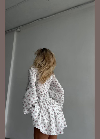 Женский комбинезон в цветочный принт. Adelante комбинезон-шорты цветочный белый кэжуал, вечерний муслин