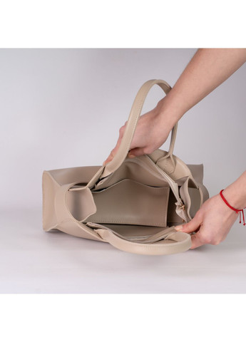 Сумка жіноча топ-хендл з акуратним ремінцем та золотистою фурнітурою. JUGO 47-25 (373070028)