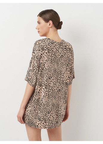 Бежевое кэжуал платье-футболка PrettyLittleThing леопардовый