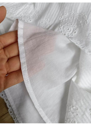 Білий коротка сукня з прорізною вишивкою Zara