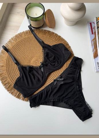 Черный демисезонный комплект женского белья классический бюстгальтер на косточках без поролона трусики бразилианы чашка в No Brand