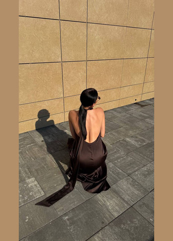 Коричнева вечірня жіноча сукня максі з шовку з відкритою спинкою з відкритою спиною MonCher