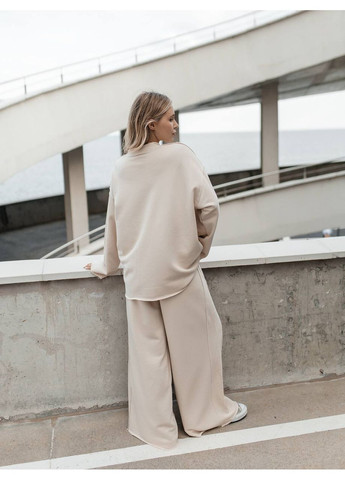 Костюм незвичного крою з відкритими швами Україна (357123511)