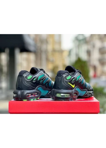 Чорні кросівки чоловічі nike air max tn plus drift black green найк аір макс тн плюс чорні демісезон No Brand