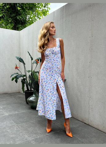 Белое белое летнее платье в цветочном принте и кружевами, нежное длинное платье из софта с разрезом на ноге и открытым декольте No Brand с цветочным принтом