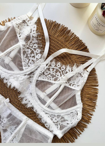 Білий комлект жіночої білизни з поясом і гартерами Simply sexy