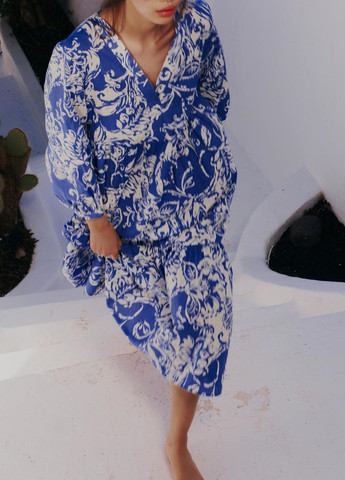 Синее повседневный платье Zara с абстрактным узором