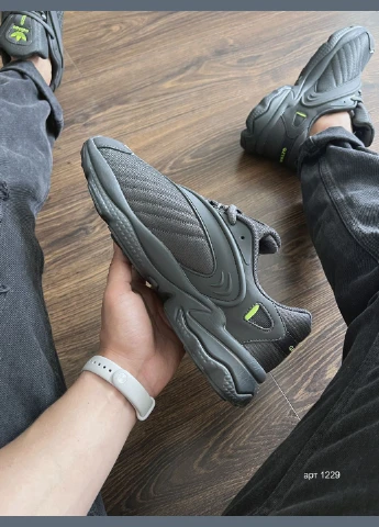 Темно-серые демисезонные кроссовки dark grey adidas Oztral