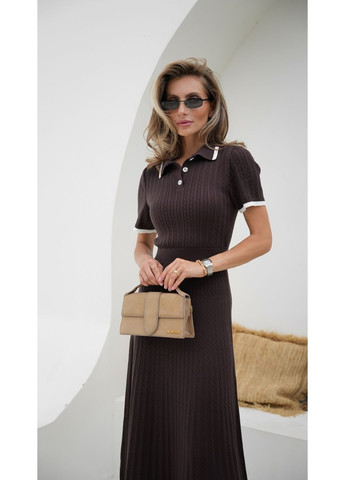 Коричнева кежуал сукня в'язана Larionoff однотонна