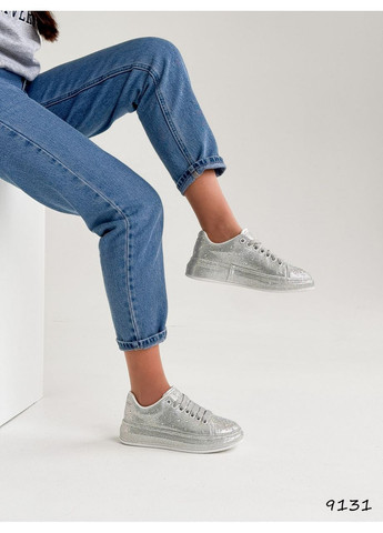 Серебристые кеды покрыты камешками Helen