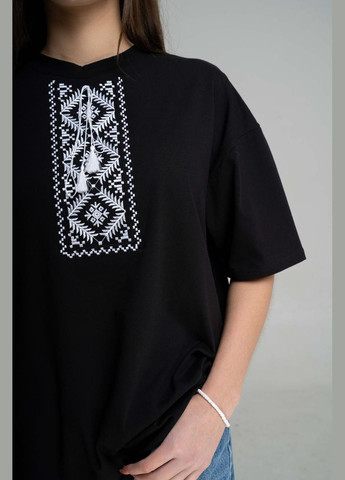 Чорна жіноча оверсайз футболка з геометричною вишивкою "Низина" L-XL Melanika g-98 (285763835)