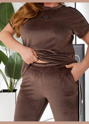 Женский костюм с футболкой из велюра цвет шоколад р.56/58 453194 New Trend (285710992)