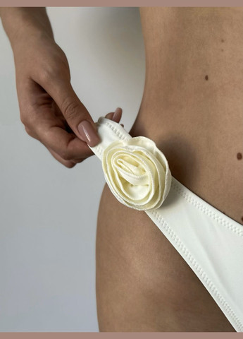 Молочний літній жіночий роздільний купальник бразильське бікіні з кісточками та об'ємними квітами 3d flowers бузковий No Brand