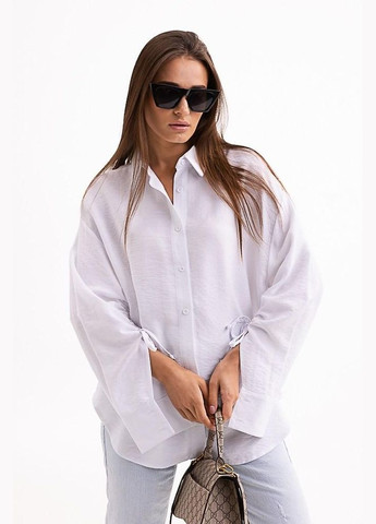 Біла демісезонна сорочка жіноча базова оверсайз жата біла mkar32781-1 Modna KAZKA