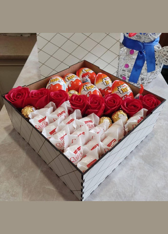 Бокс из сладостей Kinder JOY и роз для девушки на день рождения день влюбленных (ar41) No Brand (315888749)