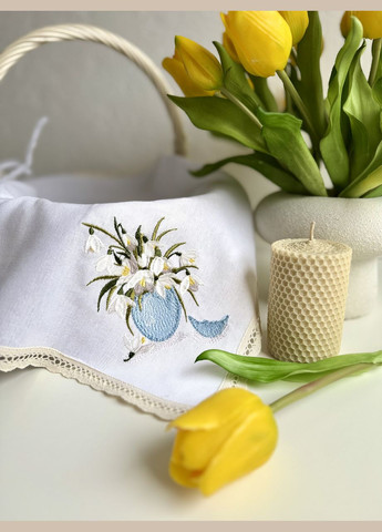 Льняная пасхальная салфетка с вышивкой TobiSobi c подснежниками TS00010 Figasse (333023796)