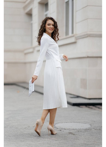 Молочное красивое деловое молочного цвета платье (без пояса) No Brand однотонное