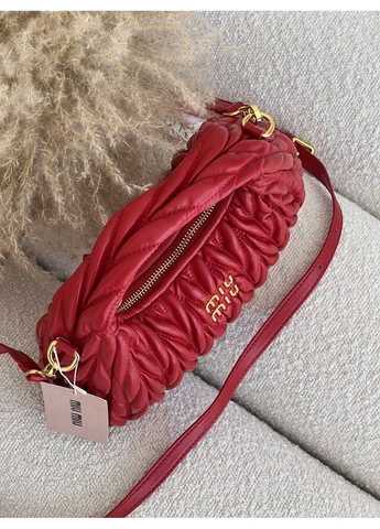Сумка жіноча Wander Matelassé Nappa Leather Hobo Bag червоний хобо No Brand (402258067)