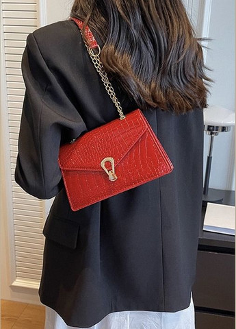 Жіноча класична сумка 3120-6585 через плече крос-боді на ланцюжку рептилія червона No Brand (296008103)