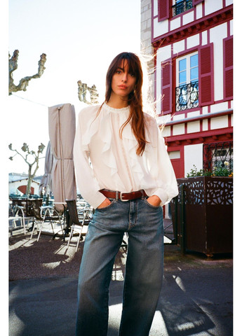 Белая блуза с кружевной отделкой на воланах Zara