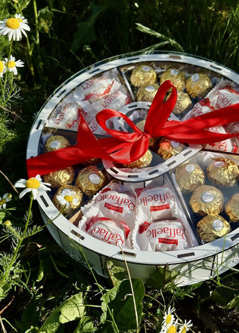 Їстівний дерев'яний бокс букет із солодощами цукерками Rafaello та Fererro 27 см Ohmybuket (343051913)