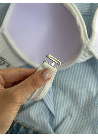 Белый летний женский купальник с формованными чашками и драпировкой / женский стильный купальник белый фактурный с поддержкой No Brand