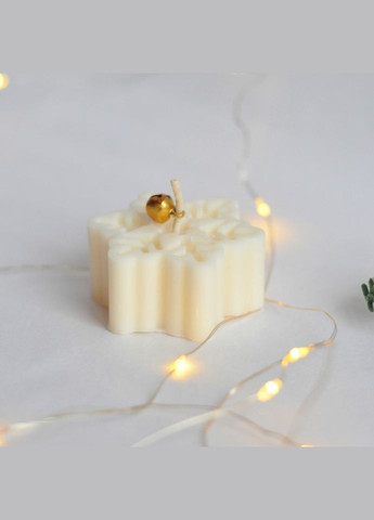 Новогодняя свеча ручной роботы из соевого воска «Snowflakes» SP2391, 35 г Spokiy (322948820)