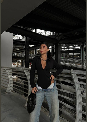 Базовий боді з декольте No Brand (315764347)