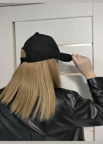 Чорна кепка з волоссям пісочного кольору каре 30 см No Brand (301910977)