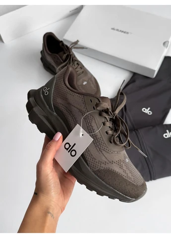 Коричневые всесезонные alo yoga runner brown Vakko