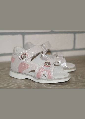Серебряные босоножки для девочки с закрытой пяткой серебристые Kimboo с глиттером, с белой подошвой, с камнями