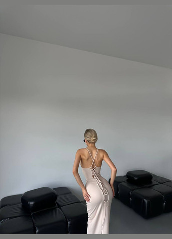 Бежевое шикарное бежевое платье-макси с открытыми плечами и спиной на завязках, летнее платье без рукава с открытым декольте No Brand однотонное