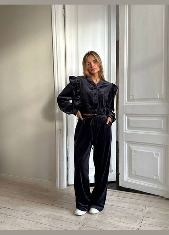 Изысканный велюровый костюм с воланами Adelante (322114122)