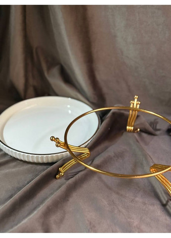 Тарілка сервірувальна LB-1570G порцелянова на металевій підставці 20 см Білий з золотим Yiwu (366424484)