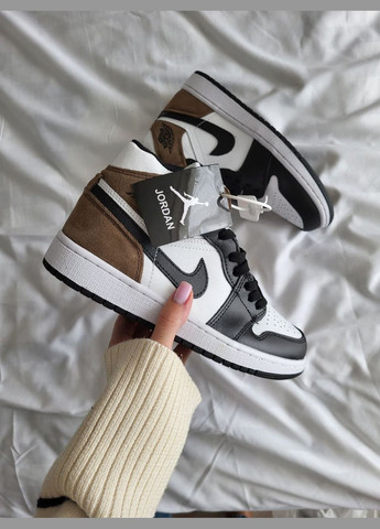 Черно-белые зимние кроссовки зимние мужские и женские nike air jordan 1 winter black white | найк аир джордан 1 черно-белые с мехом No Brand