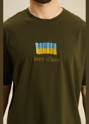 Зелена чоловіча вишита футболка фортеця бахмут 3 ukr-7226 ukrglamour УкрГламур