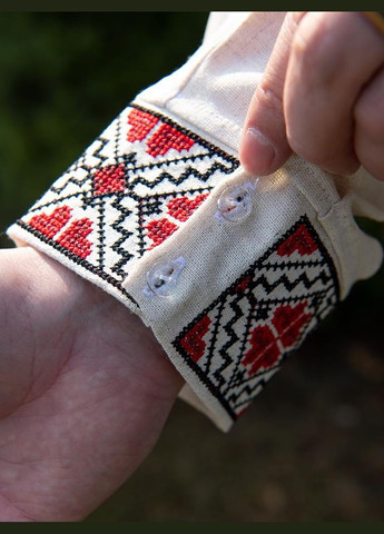 Молочная мужская молочная вышиванка с красно-черным орнаментом лен узор орнамент приталенная, свободная, прямой лен (334100335)