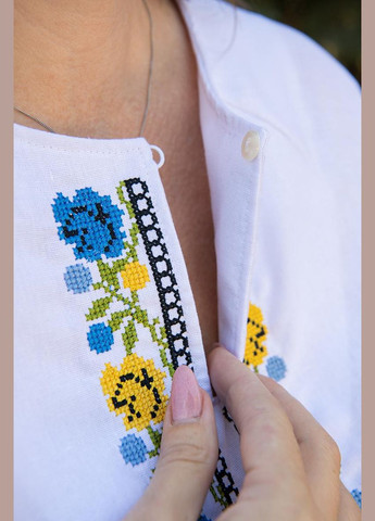 Біла вишиванка жіноча жовто-блакитні квіти льон біла Україна льон (314516853)