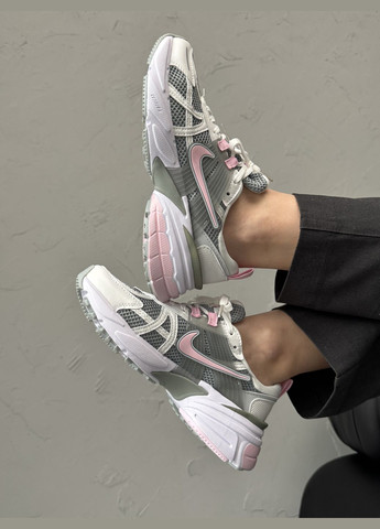 Кроссовки женские Nike V2K Runtekk white pink grey | Найк В2К Рантекк белые розовые серые No Brand белые демисезоны (316663578)