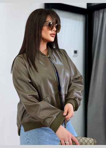 Коричневая женская куртка бомбер из эко кожи цвет коричневый р.58/62 452770 New Trend