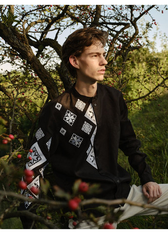 Чёрная черная мужская вышиванка на пуговицы говерла с белой вышивкой MOTYV узор орнамент лен (360999072)